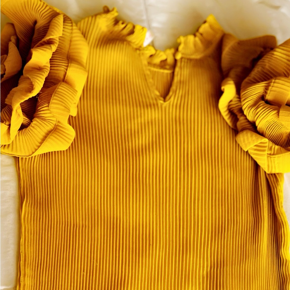 Beautiful yellow top!